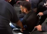 Неймар се яви в полицията с инвалидна количка, дава показания 2 часа (видео)