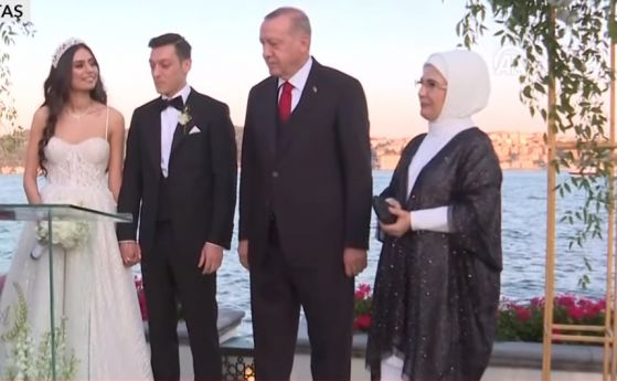Президентът на Турция Реджеп Таип Ердоган беше кум на сватбата