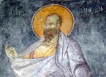 Св. Елисей превърнал солената вода в питейна, извършил още много чудеса