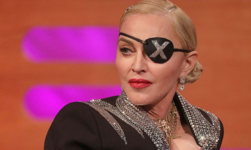Поп звездата Мадона разкритикува социалната платформа за снимки Инстаграм, обвинявайки