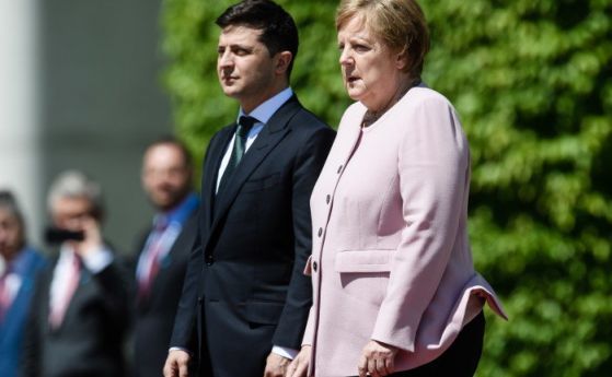  Меркел получи припадък при срещата си с украинския президент (видео) 