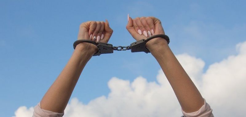 В Гърция арестуваха 19-годишна българка за разпространение на материали с