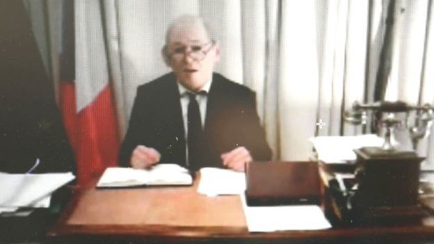 Измамник се е представял за френския министър Жан-Ив льо Дриан в