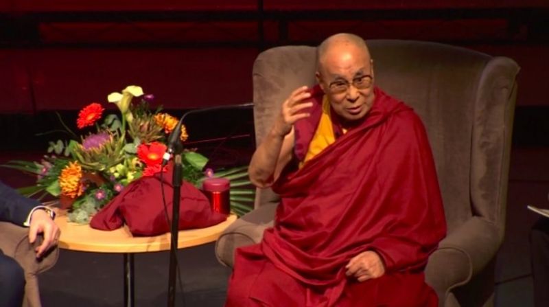 Далай лама обвини Доналд Тръмп, че му липсват морални принципи.