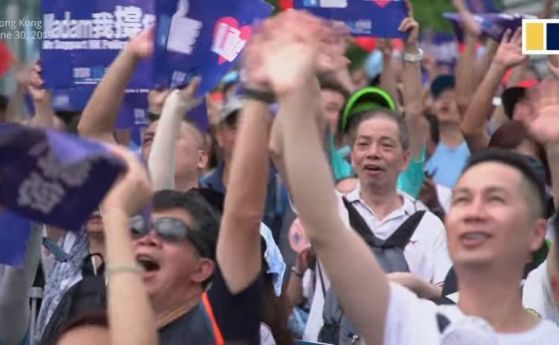 Протестиращи срещу местното правителство на Хонконг се опитаха да влязат