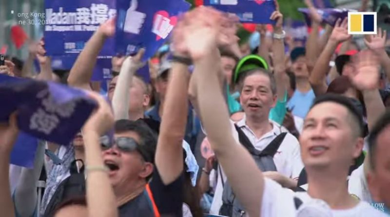 Протестиращи срещу местното правителство на Хонконг се опитаха да влязат
