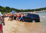 Кола мина през плажа Перла и затъна в морето, Ангелкова глобява концесионера (видео)