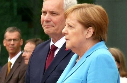 Германският канцлер Ангела Меркел получи трети пристъп на публично събитие