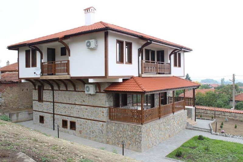 Министър Десислава Танева обяви, че 746 къщи за гости, построени