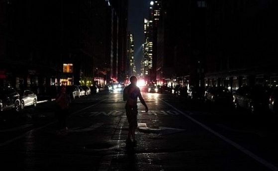 Авария в електроснабдяването на Ню Йорк остави десетки хиляди абонати