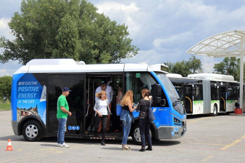 Столична община обмисля да пусне малки шестметрови автобуси, които да
