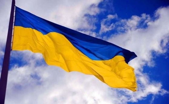 Украинците гласуват днес на предсрочни парламентарни избори Очаква се на