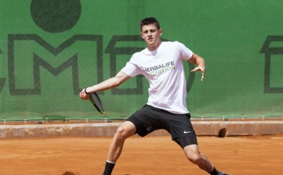Александър Лазаров спечели титлата на турнира по тенис на червени