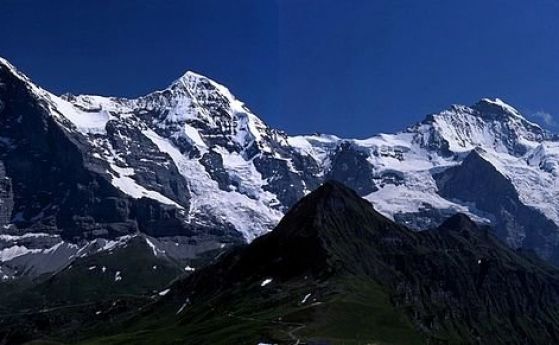 Двама алпинисти от Германия са загинали докато са изкачвали връх