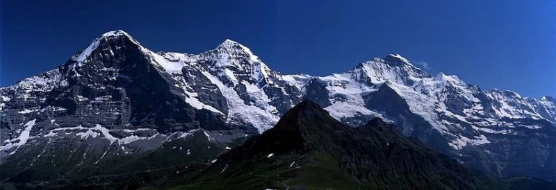 Двама алпинисти от Германия са загинали, докато са изкачвали връх