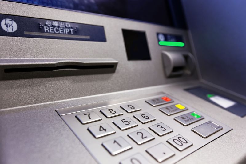 Полицията в София разследва опит за източване на два банкомата