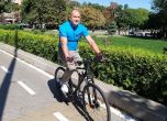 И президентът Радев като европейските политици – с велосипед на работа