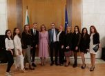 Захариева иска българските студенти в Русия да имат право на работа