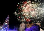 Фандъкова пали светлините на 40 Елхи на таланта заедно с Коледното дърво пред НДК