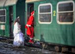 Дядо Коледа хваща влака от Септември за Добринище
