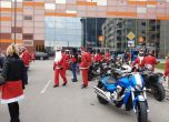 Мотористи в костюми на Дядо Коледа раздават подаръци в Пловдив
