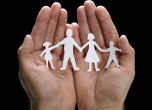 Все по-малко българи искат да са приемни родители