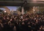 Гневен протест в Техеран иска оставката на аятолах Хаменей