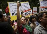 Най-малко 7 души са убити и около 150 ранени при протестите в Делхи