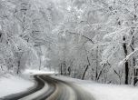 Затвориха пътищата до Алеко и Златните мостове, автобус с деца закъсал в снега на Витоша
