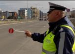 Пътните полицаи ще проверяват водачите на метър разстояние, за да се опазят от COVID-19