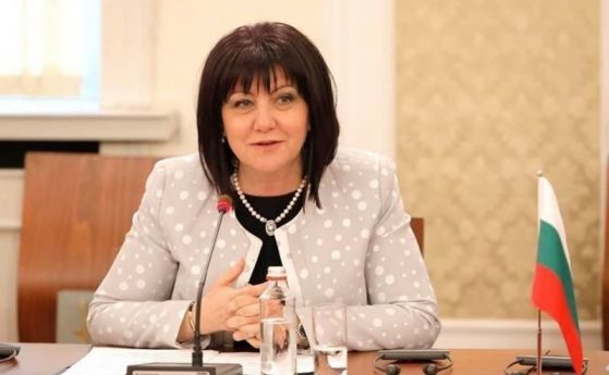 Замразяването на депутатските заплати е популизъм според Караянчева