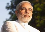 Челен опит: Индийският премиер и депутатите си намалиха заплатите с 30%