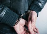 Задържаха двама разследващи полицаи за подкупи