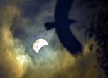 Първото слънчево затъмнение за 2020-а в снимки и видео