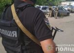Мъж с граната взе за заложник полицай в Украйна