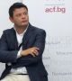 Полицията задържа разследващ журналист край протеста без обяснение. Обвини го, че чупил пейки, после го скри от сводката