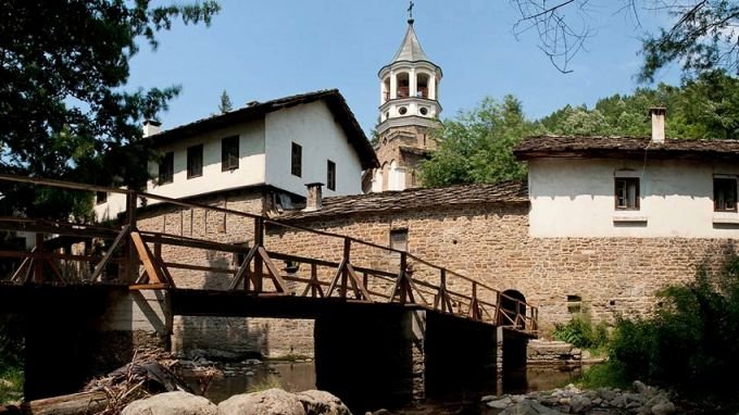 Започна възстановяването на разрушения мост на Дряновския манастир то ще