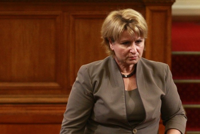 Диана Йорданова станала известна като депутатката Ви Ай Ай след