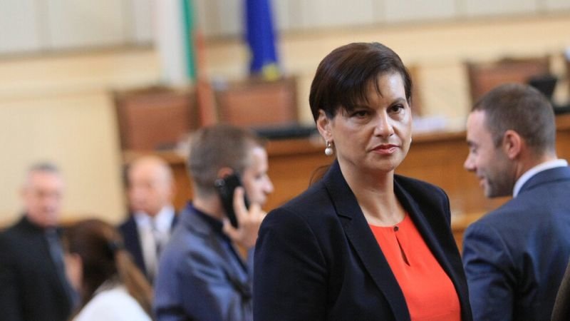 Председателят на парламентарната група на ГЕРБ д-р Даниела Дариткова депозира