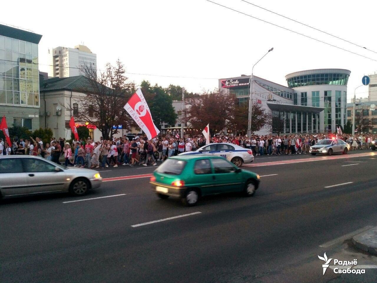 За поредна вечер привърженици на опозицията в Беларус протестираха в