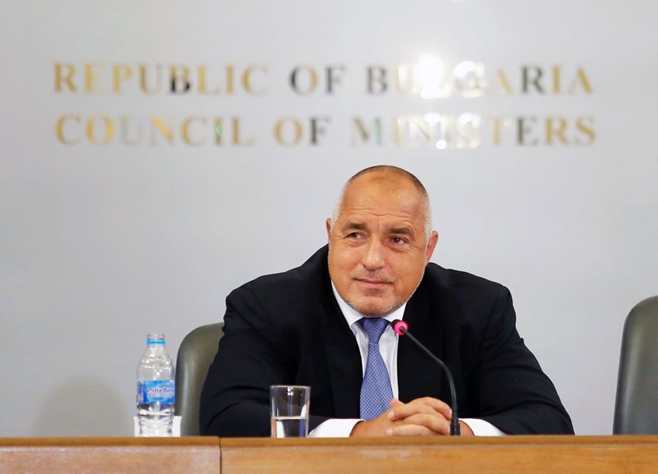 Премиерът Бойко Борисов се похвали във фейсбук с 32.8% спад в заболеваемостта