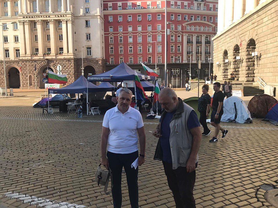 Барикадите навсякъде в страната са законни Това каза адвокат Николай