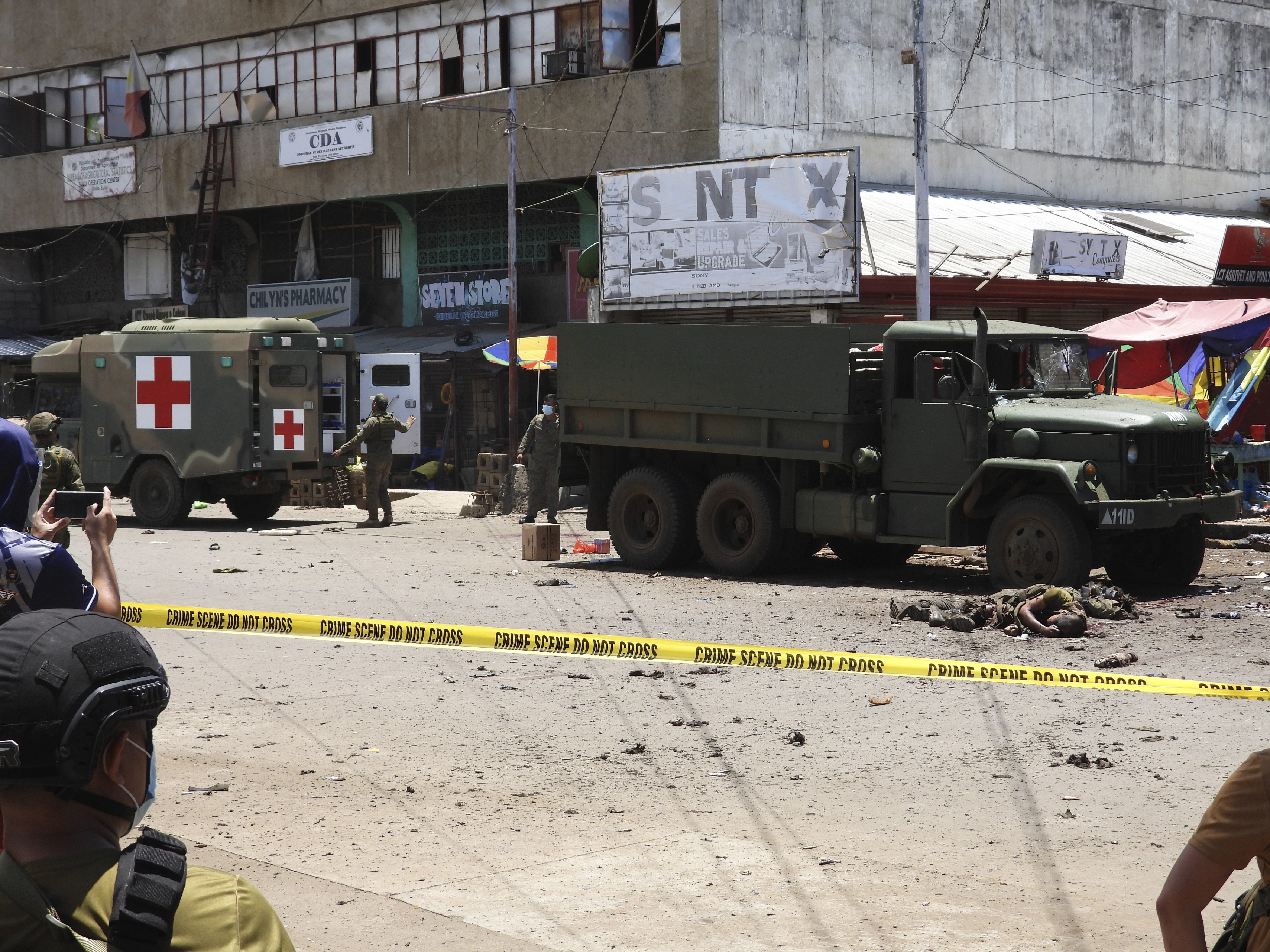Девет души са убити а десетки са ранени след бомбандировка