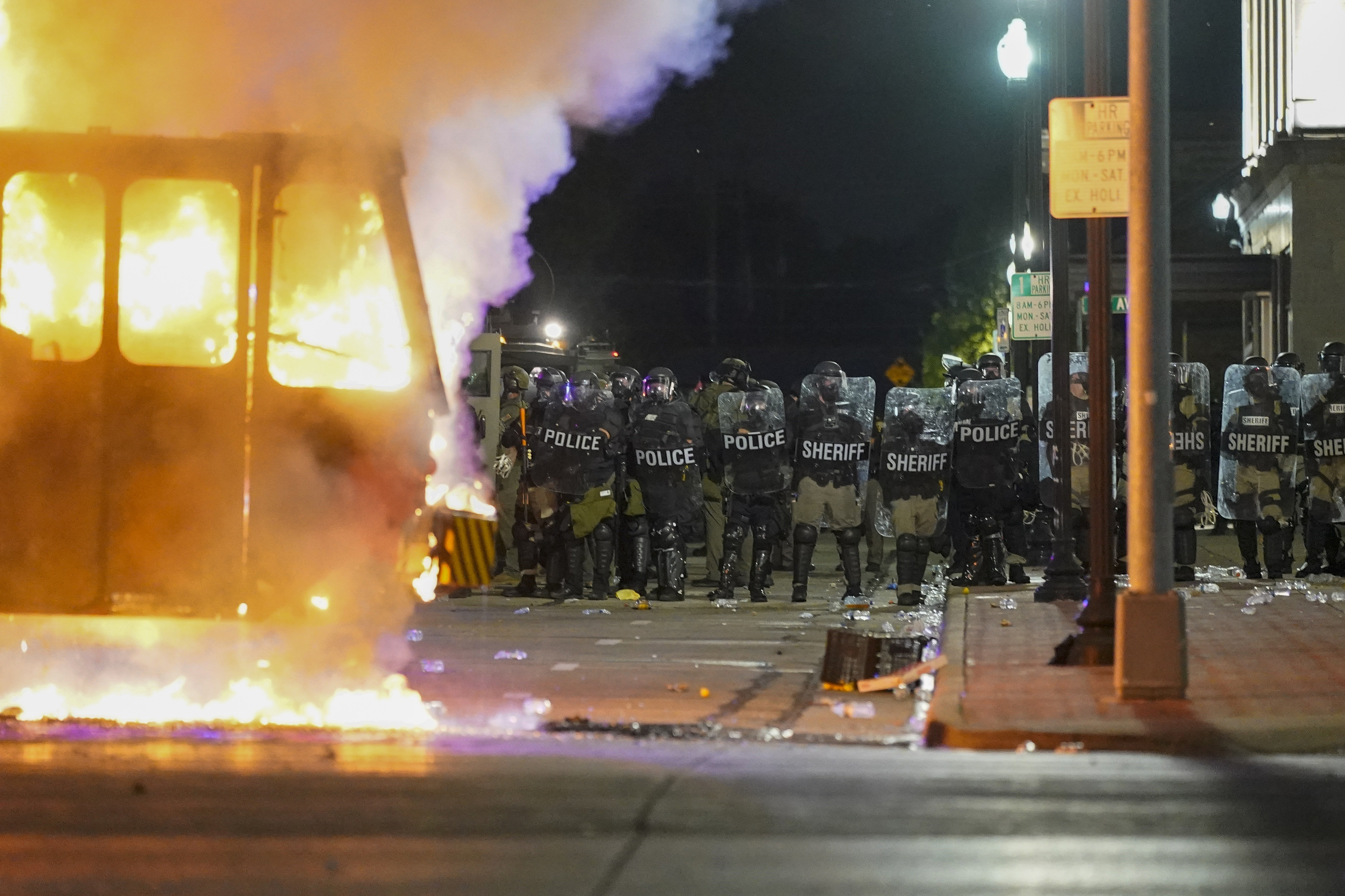 Полиция и демонстранти се сблъскаха в американския щат Уисконсин за