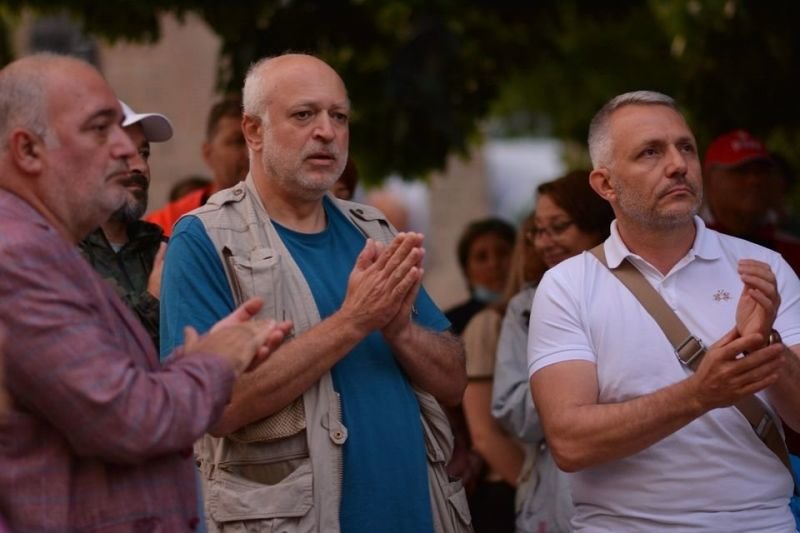 Депутатите от опозицията да напуснат парламента, призоваха Арман Бабикян, Николай