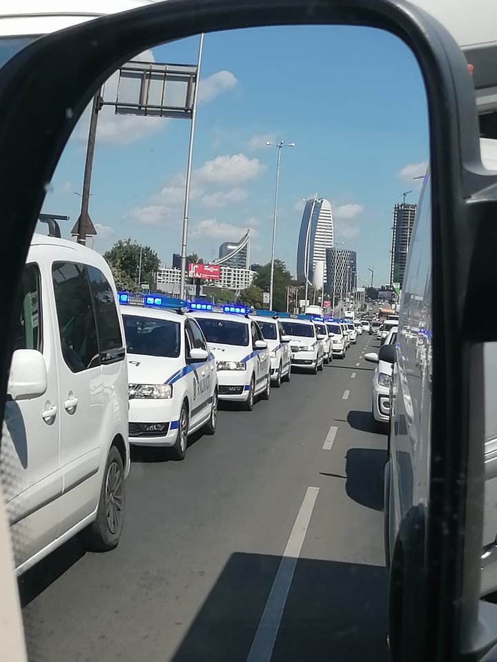 Десетки полицейски коли са забелязани да напускат столицата   Граждани публикуваха