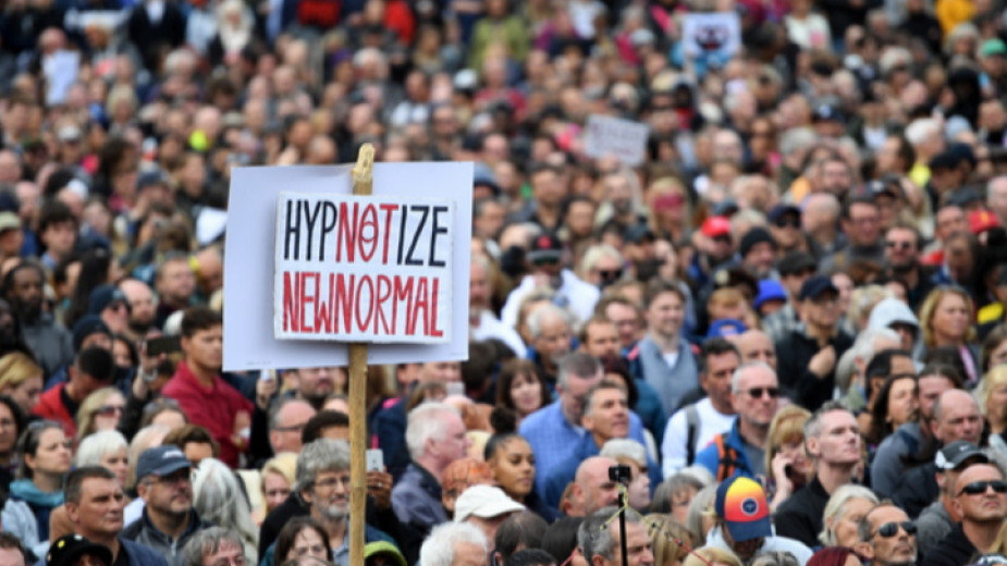 Социалното недоволство срещу коронавирусните мерки се засилва Денят започна с