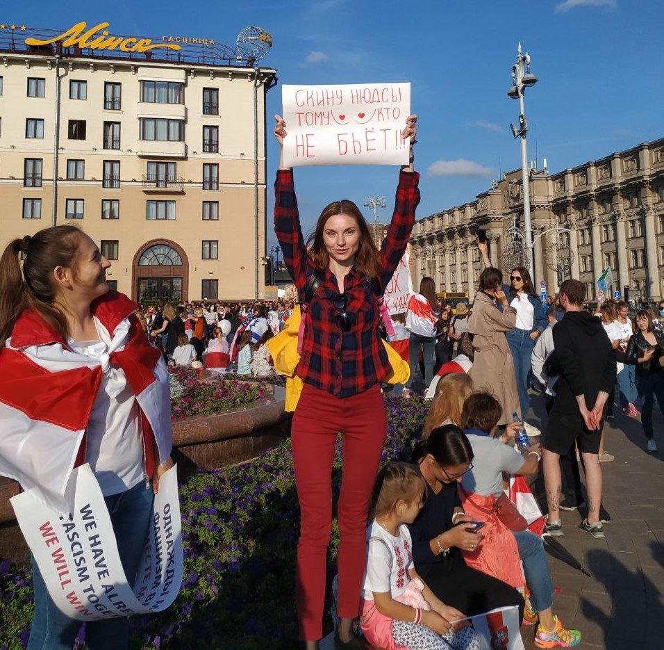 Хиляди жени участваха в протест срещу президента Александър Лукашенко в