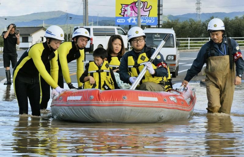 Тайфунът Хайшен наближава южните части на Япония днес властите препоръчат