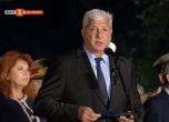 Множеството освирка кмета на Пловдив на церемонията на площад Съединение